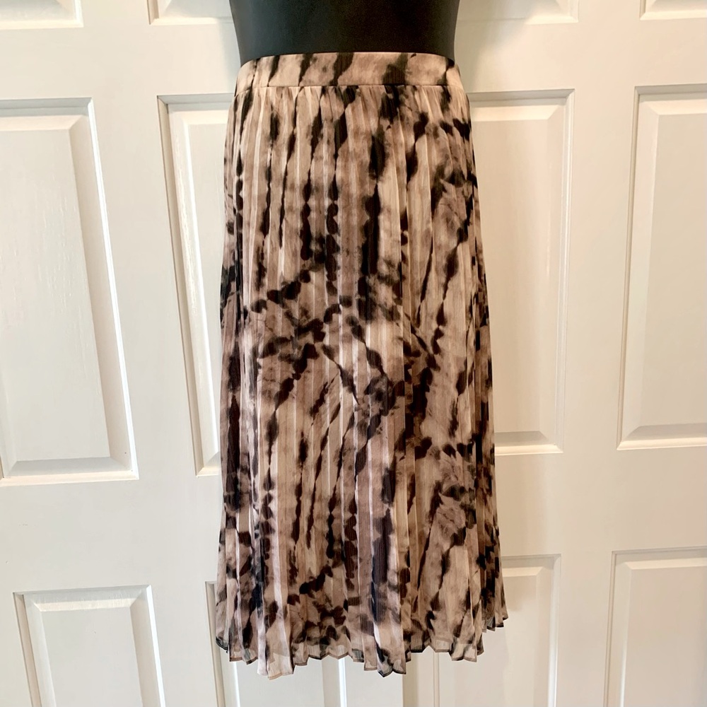Simply Vera Vera Wang Beige and Black Pleated A-Line Skirt